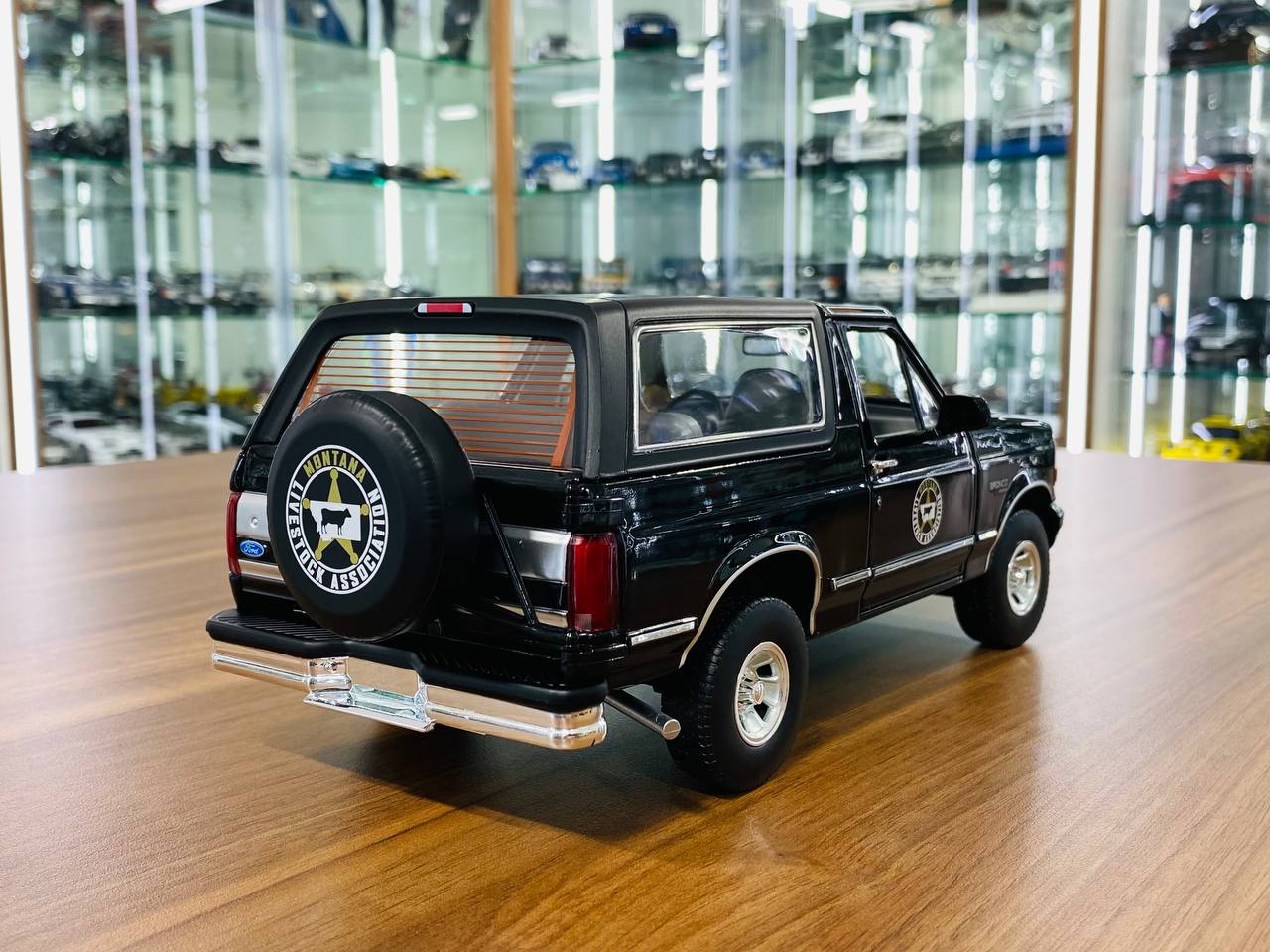 GreenLight Ford Bronco 1992 (Yellowstone) - 1/18 Diecast, Black