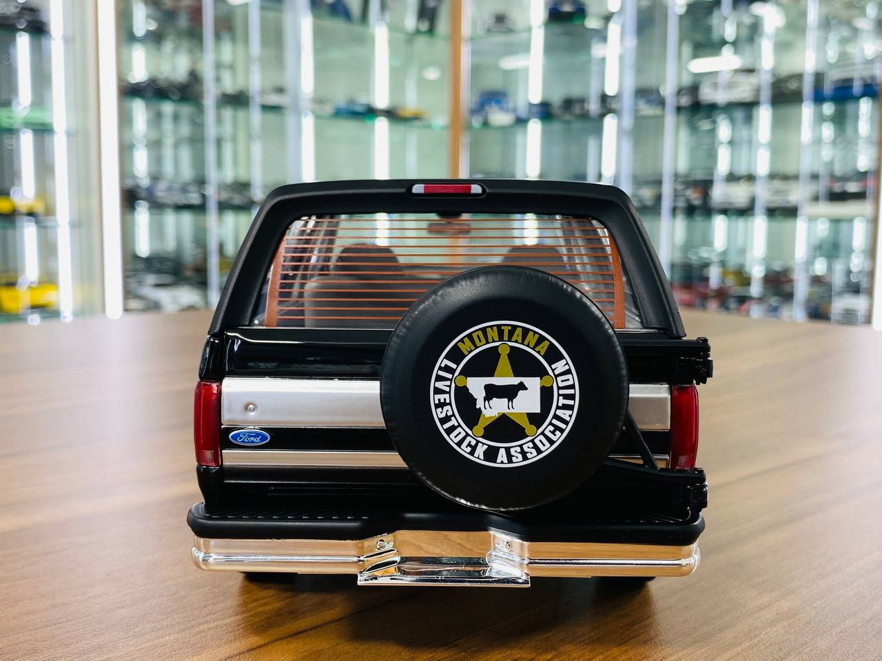 GreenLight Ford Bronco 1992 (Yellowstone) - 1/18 Diecast, Black