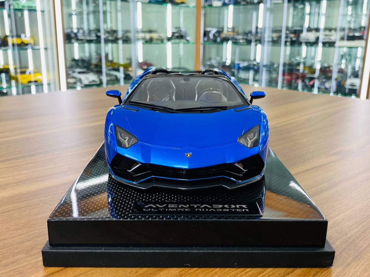 1/18 Resin Lamborghini Aventador Ultimae Roadster Blue by MR