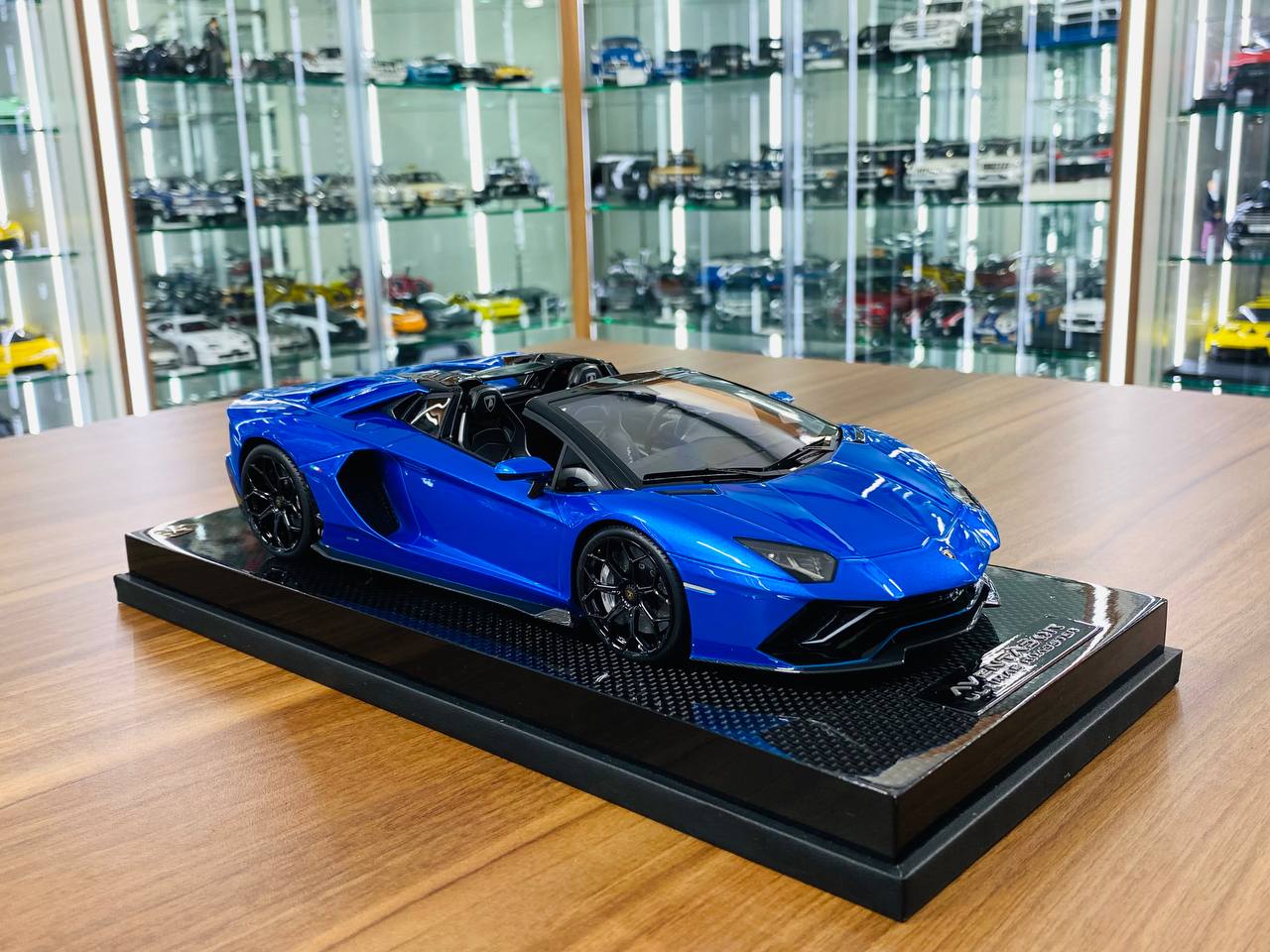 1/18 Resin Lamborghini Aventador Ultimae Roadster Blue by MR