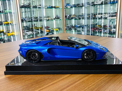 1/18 Resin Lamborghini Aventador Ultimae Roadster Blue by MR