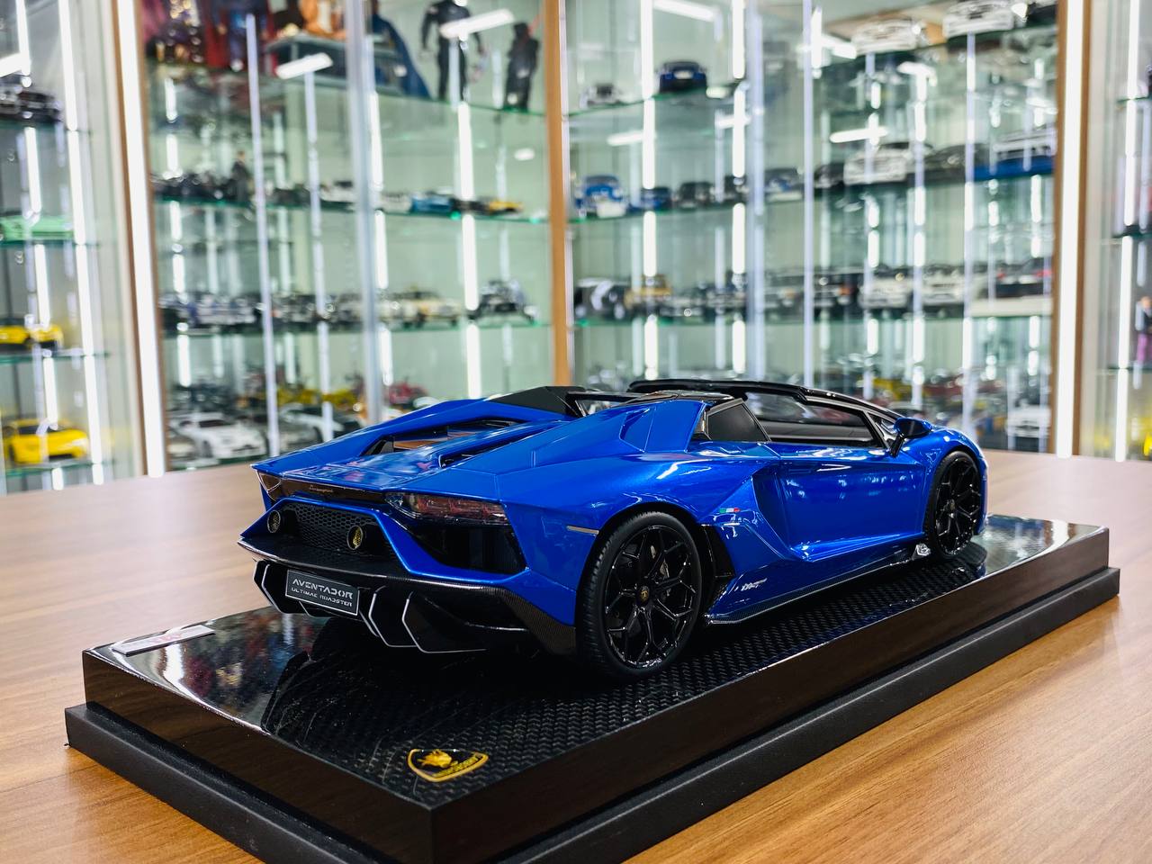 1/18 Resin Lamborghini Aventador Ultimae Roadster Blue by MR