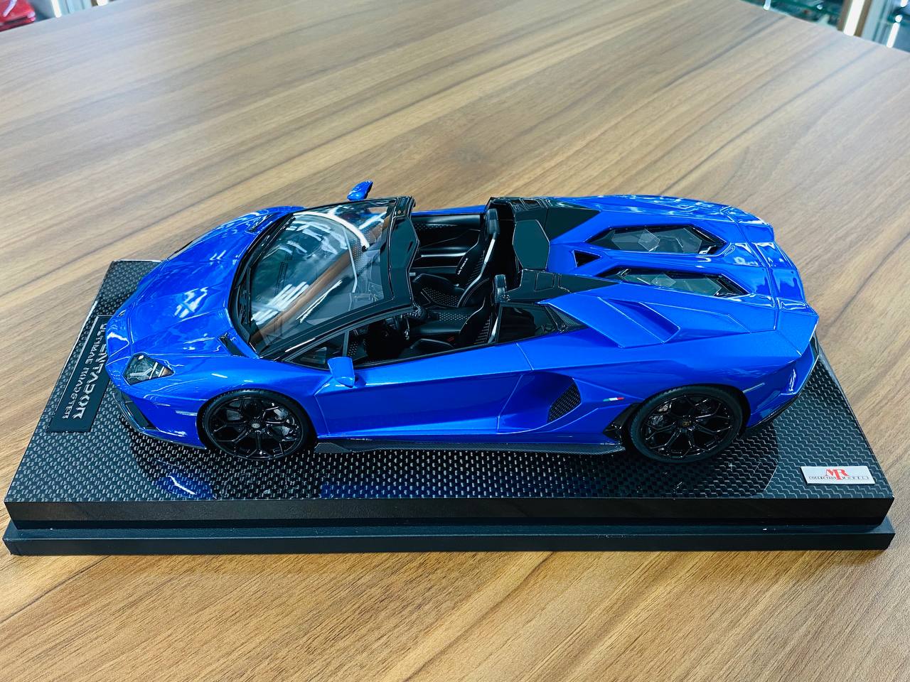 1/18 Resin Lamborghini Aventador Ultimae Roadster Blue by MR