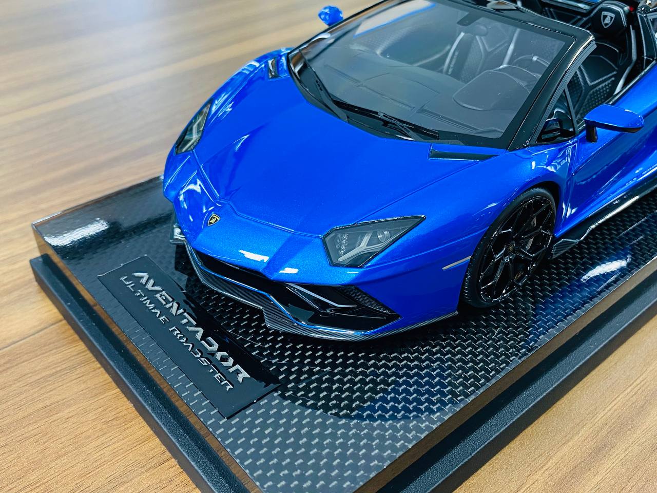 1/18 Resin Lamborghini Aventador Ultimae Roadster Blue by MR