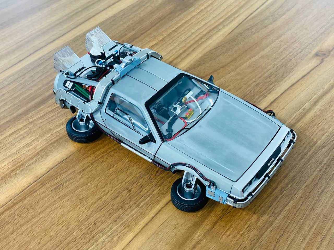 1/18 diecast Hot wheels DMC DeLorean Time Mechine ( Back to the future )  ULTIMATE EDITION Metallic silver