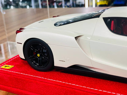 1/18 MR Collection Ferrari Enzo in a stunning pearl white | Limited Edition