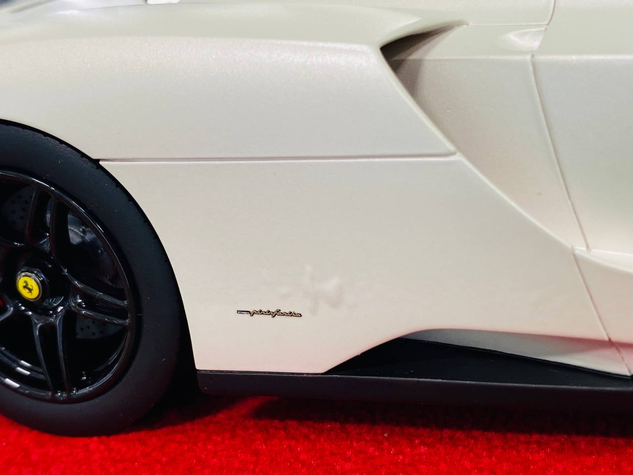 1/18 MR Collection Ferrari Enzo in a stunning pearl white | Limited Edition