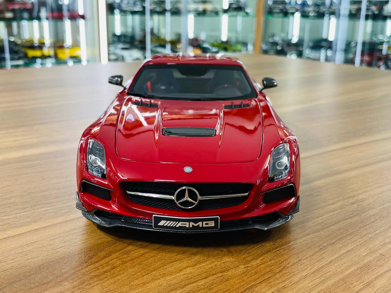 Minichamps Exclusive Mercedes-Benz SLS AMG Black Series 2013 - 1/18 Metal Diecast, Red