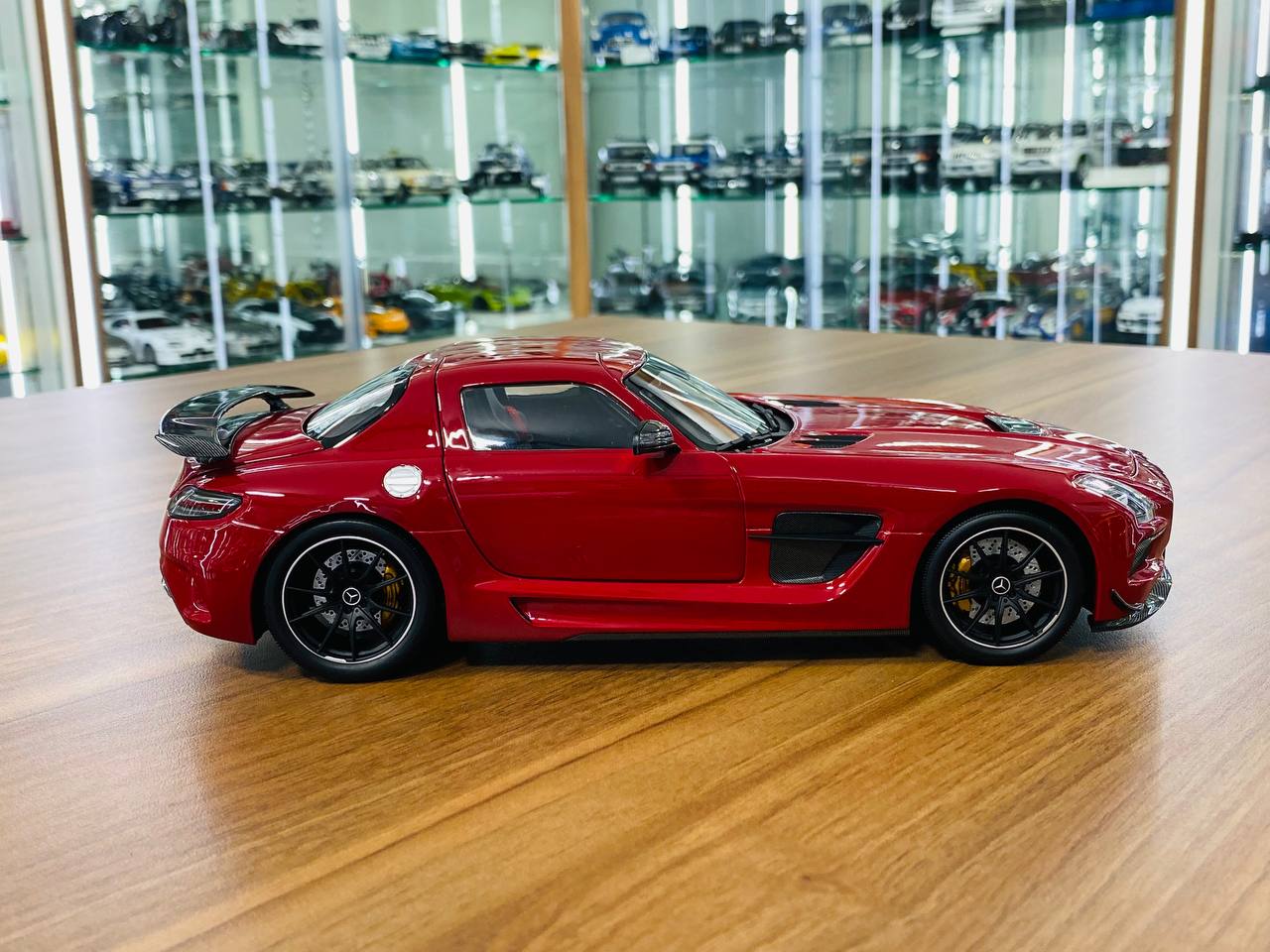 Minichamps Exclusive Mercedes-Benz SLS AMG Black Series 2013 - 1/18 Metal Diecast, Red