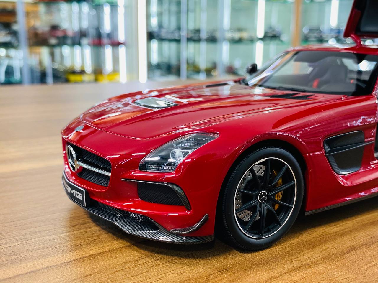 Minichamps Exclusive Mercedes-Benz SLS AMG Black Series 2013 - 1/18 Metal Diecast, Red