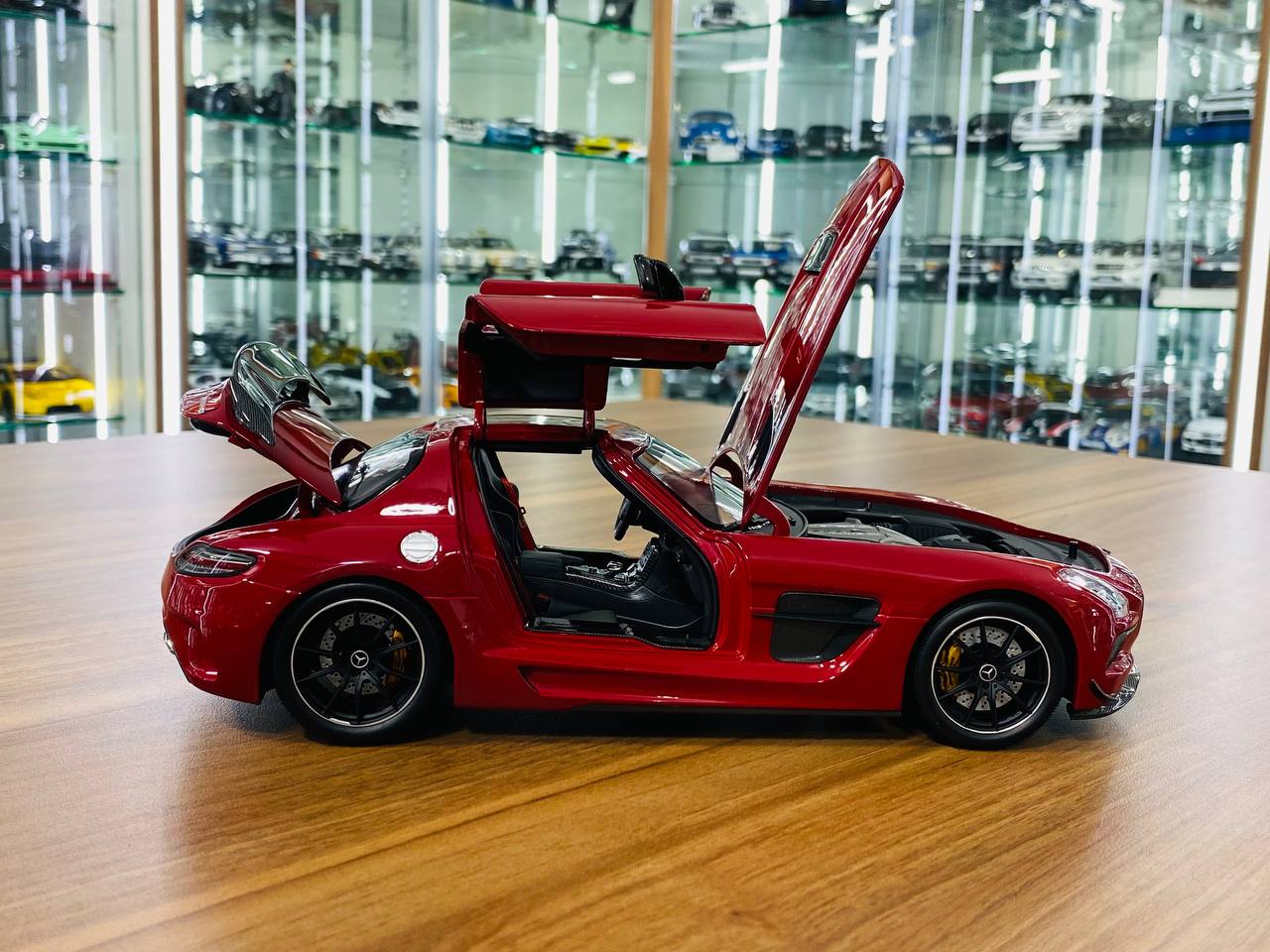 Minichamps Exclusive Mercedes-Benz SLS AMG Black Series 2013 - 1/18 Metal Diecast, Red