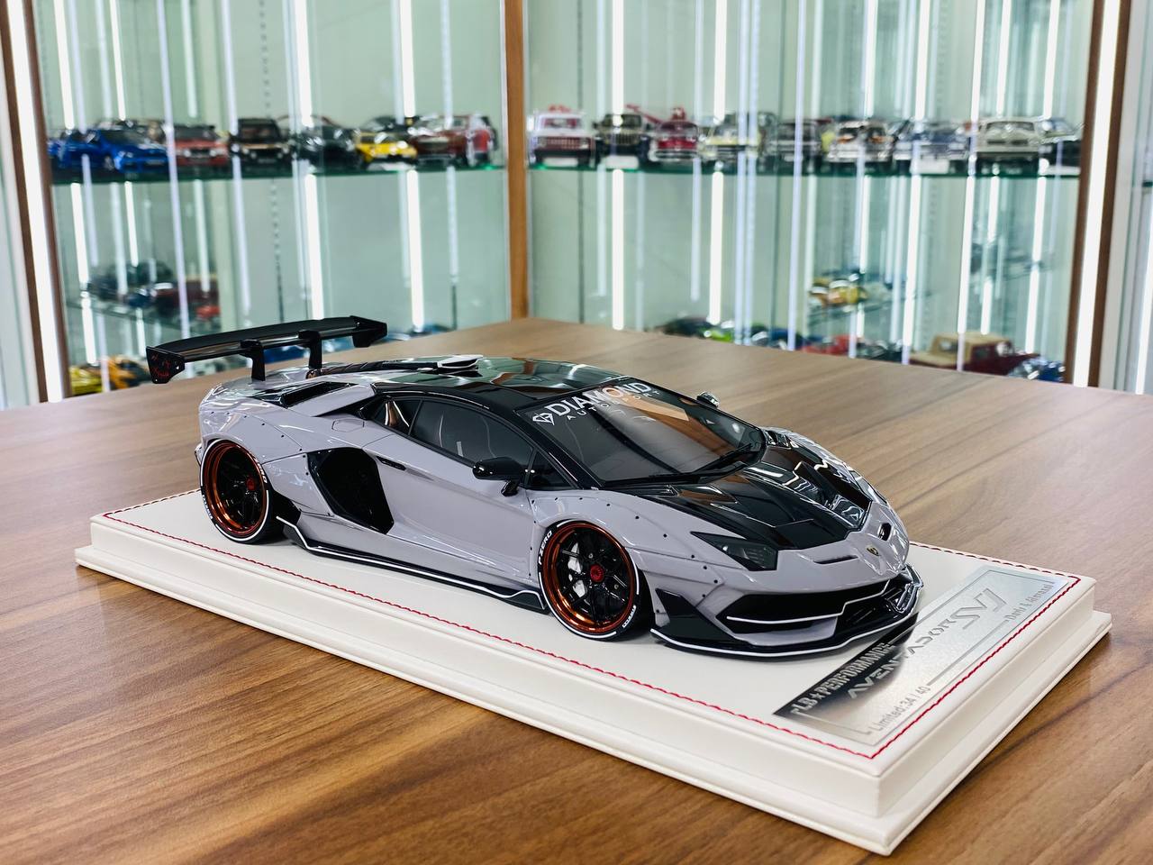 1/18 Resin Model - Davis & Giovanni Lamborghini Aventador SVJ LB Performance in Grey, Limited to 40 Pieces