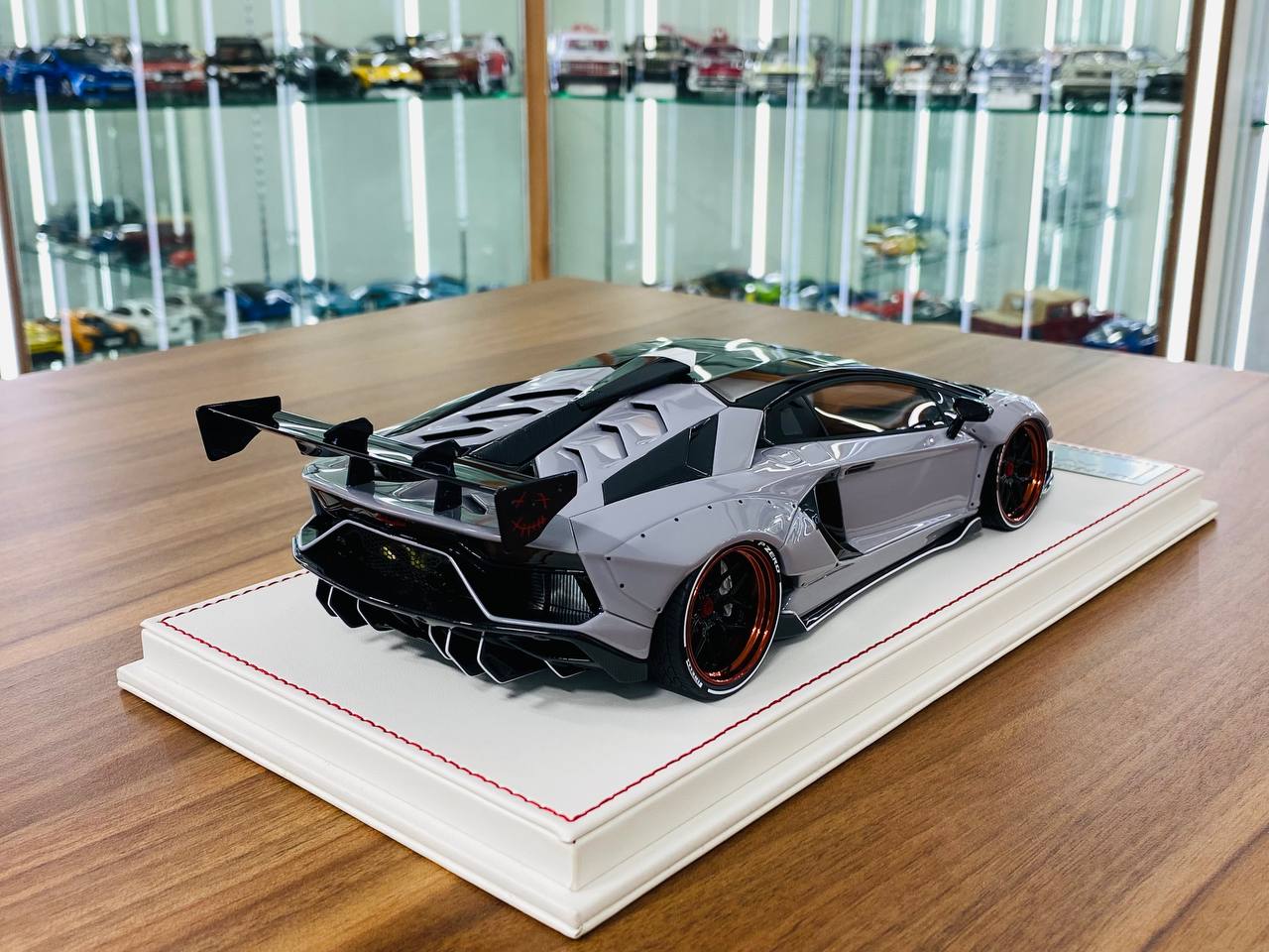 1/18 Resin Model - Davis & Giovanni Lamborghini Aventador SVJ LB Performance in Grey, Limited to 40 Pieces