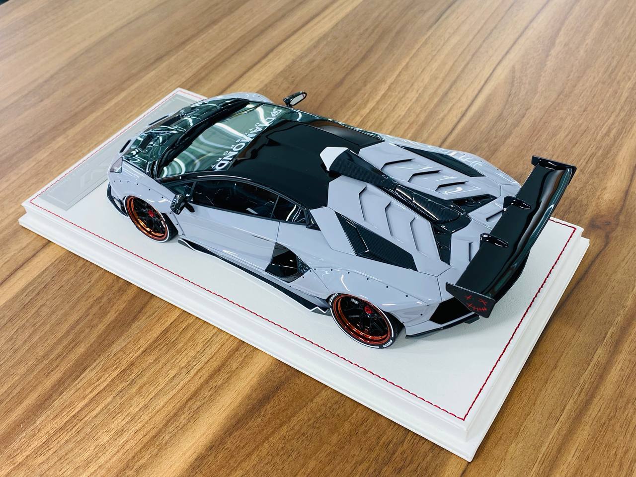 1/18 Resin Model - Davis & Giovanni Lamborghini Aventador SVJ LB Performance in Grey, Limited to 40 Pieces