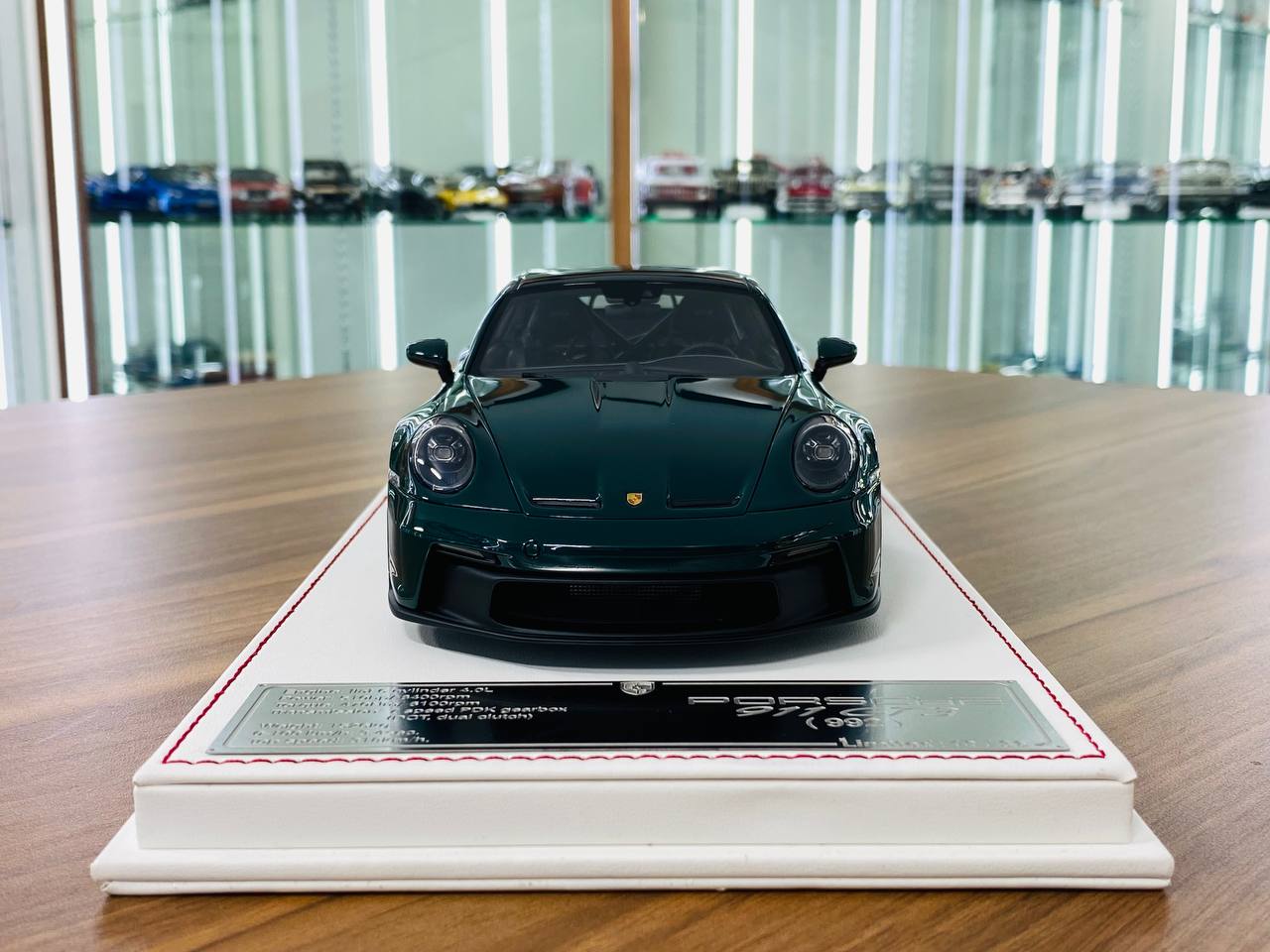 Davis & Giovanni Porsche 911 GT3 (992) Resin Model - Dark Green | 1/18 Scale