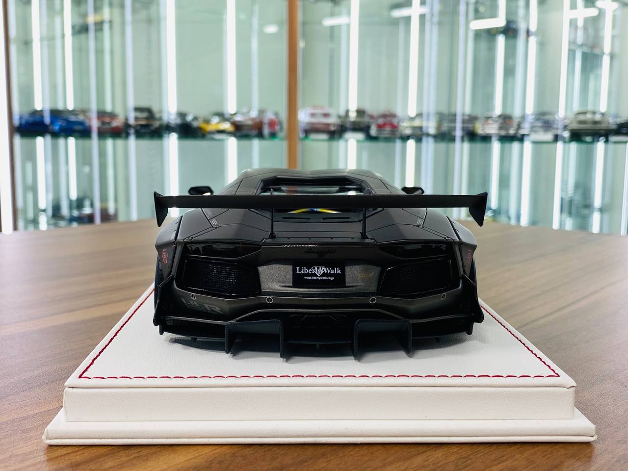 Davis & Giovanni Lamborghini Aventador 2.0 LB Performance Resin Model - Matt Dark Grey | 1/18