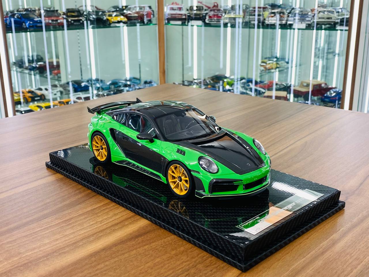 VIP Model Porsche 992 Stinger GTR Resin Model - Green/Carbon | 1/18 Scale