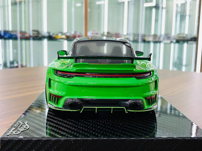 VIP Model Porsche 992 Stinger GTR Resin Model - Green/Carbon | 1/18 Scale