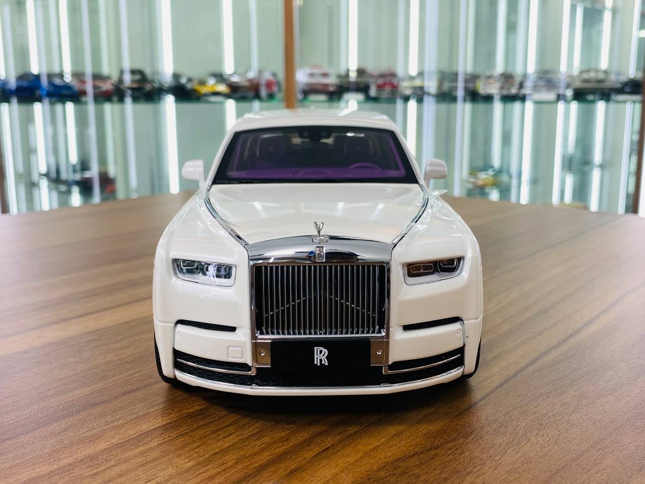 KengFai Rolls Royce Phantom VIII Diecast Model - White | 1/18 Scale, A –  dturman.com