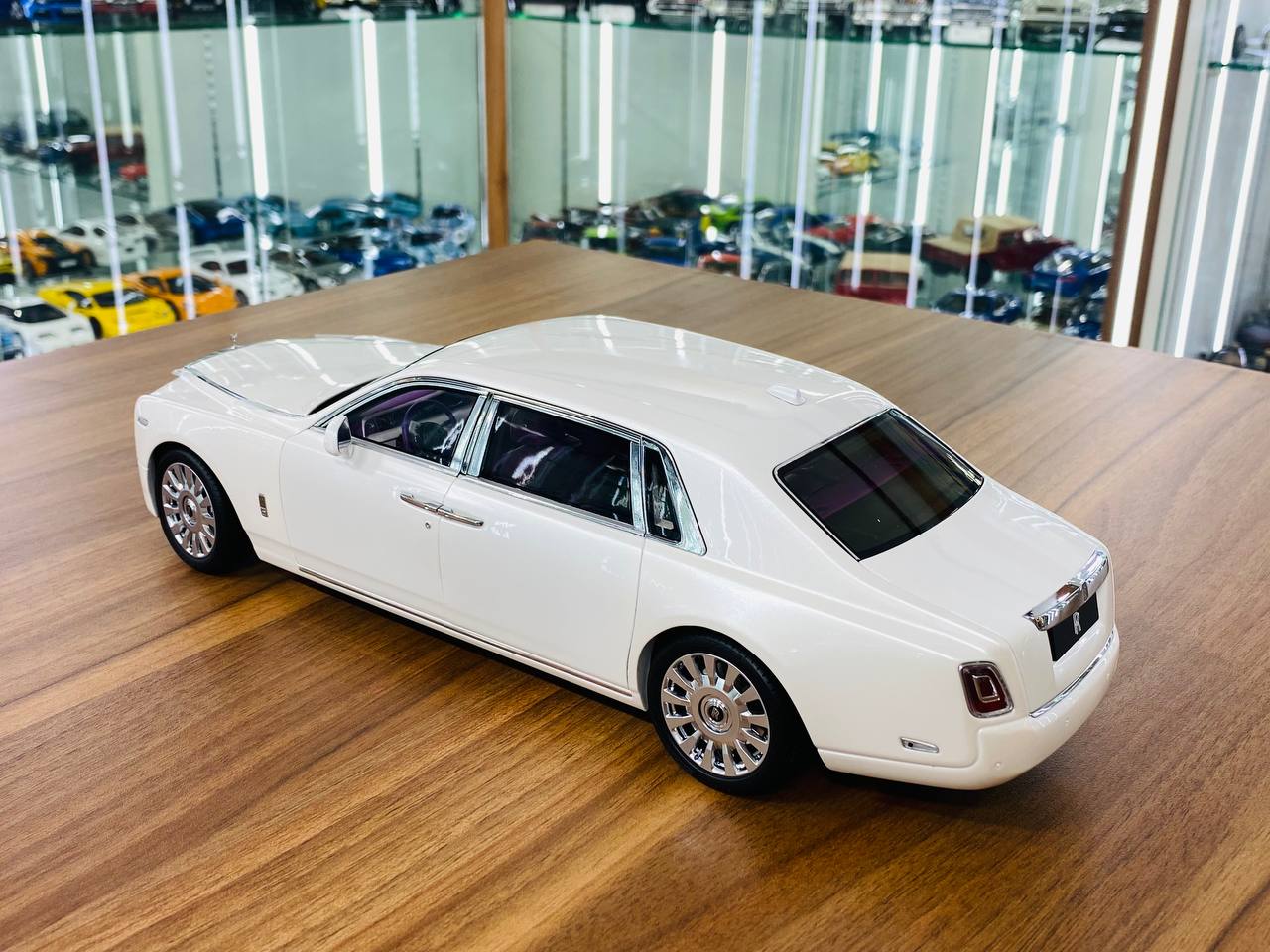 KengFai Rolls Royce Phantom VIII Diecast Model - White | 1/18 Scale, All Opening