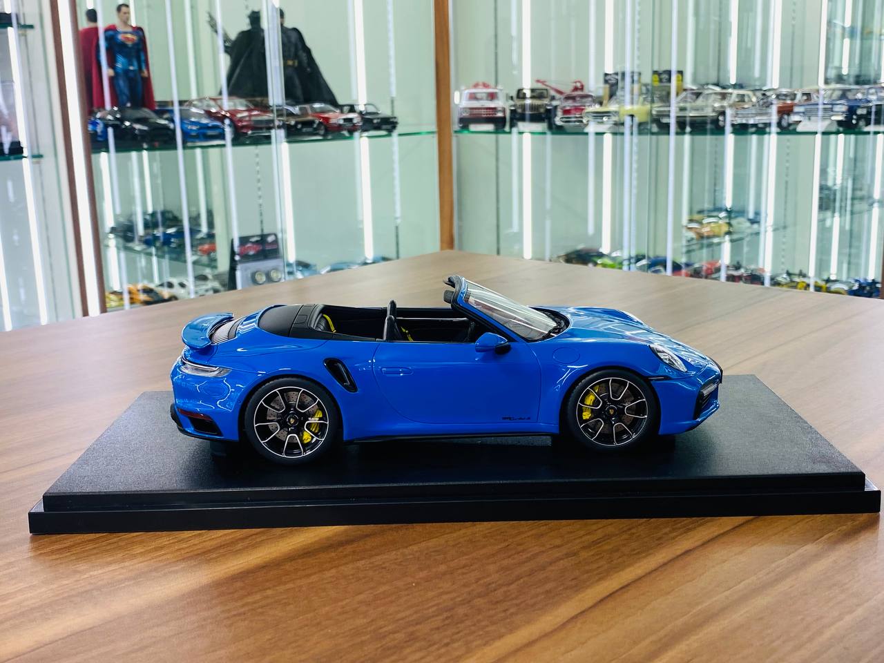 1/18 Resin Model - GT Spirit Porsche 911 Turbo S 992 Convertible Blue