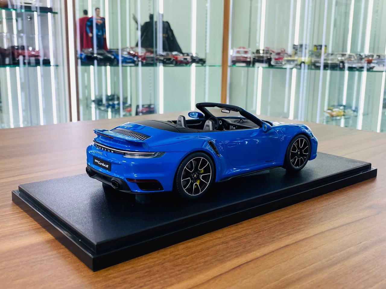 1/18 Resin Model - GT Spirit Porsche 911 Turbo S 992 Convertible Blue