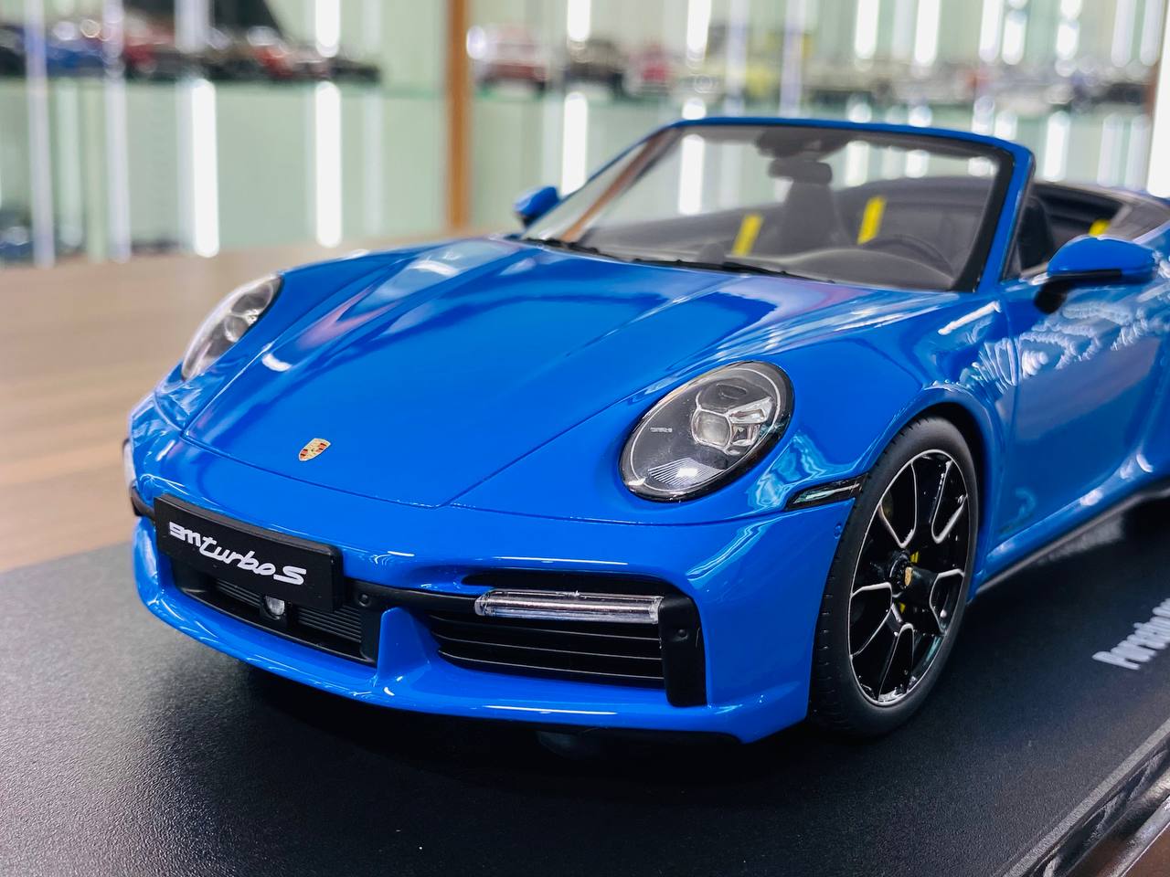 1/18 Resin Model - GT Spirit Porsche 911 Turbo S 992 Convertible Blue