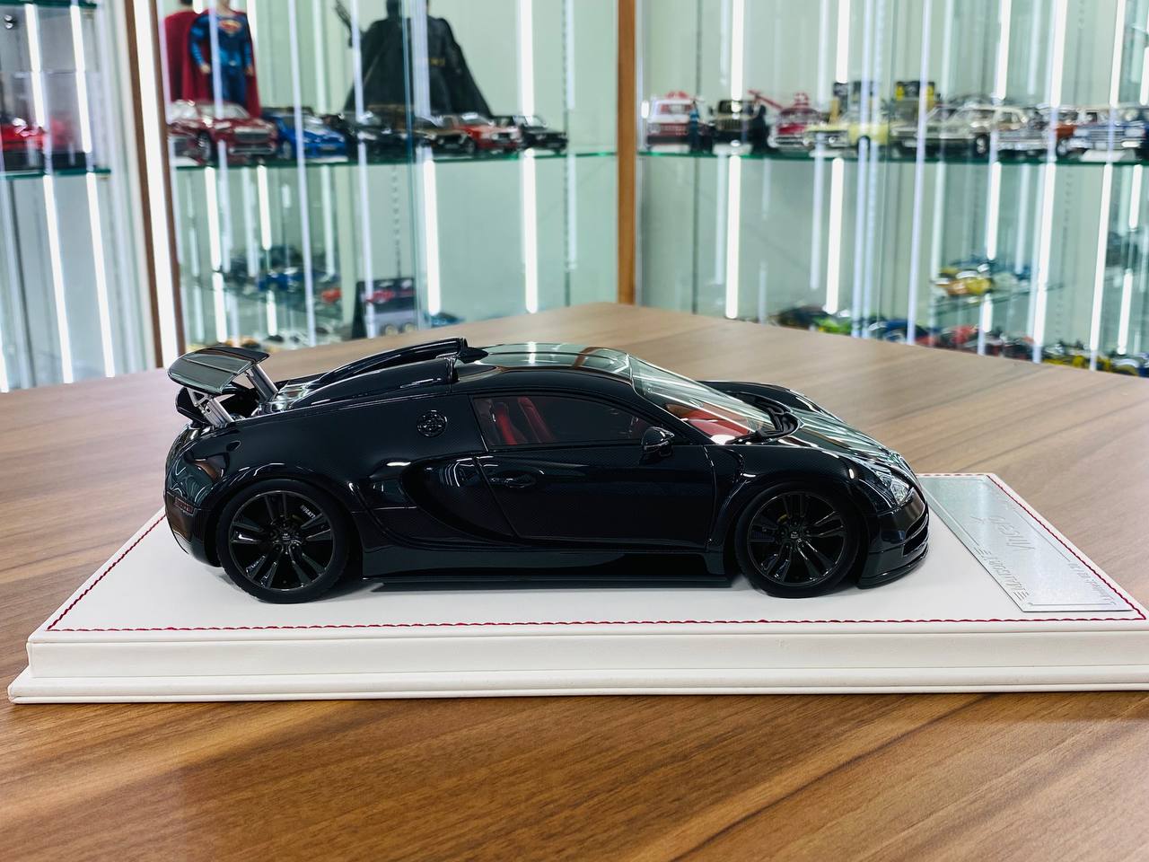 1/18 Davis & Giovanni Bugatti Vincero Mansory Glossy Carbon fiber Limited Edition