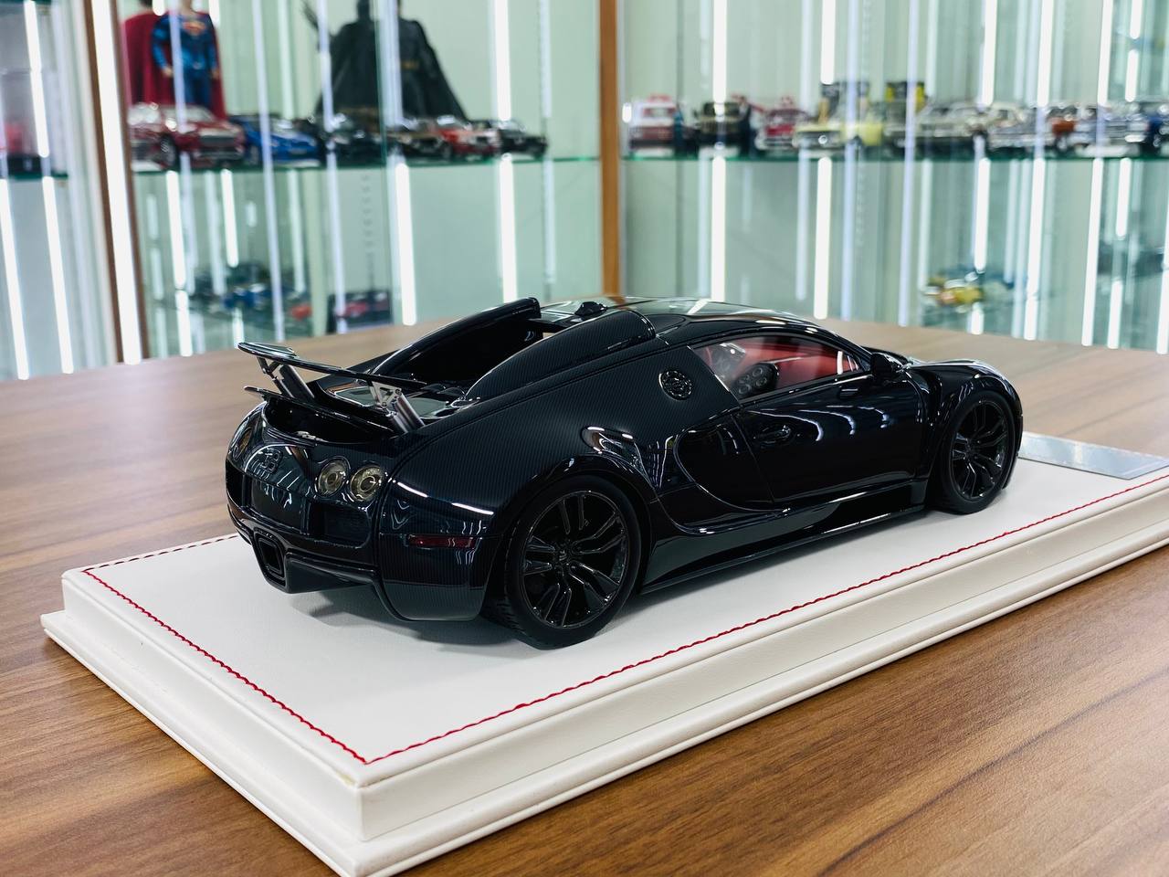 1/18 Davis & Giovanni Bugatti Vincero Mansory Glossy Carbon fiber Limited Edition