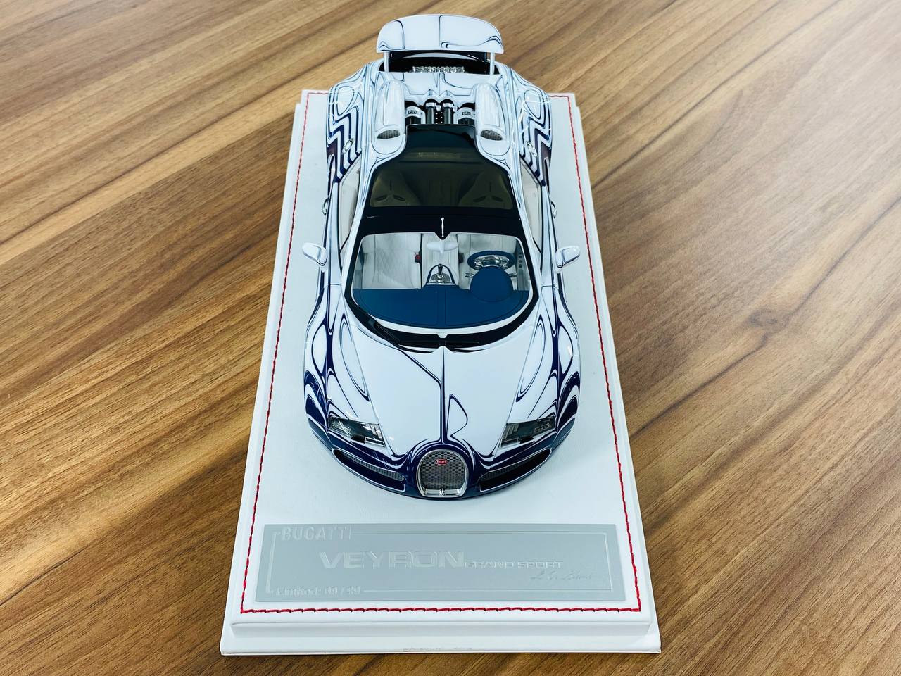 1/18 Resin Davis & Giovanni Bugatti VEYRON Grand Sport  Limited- 99 pcs