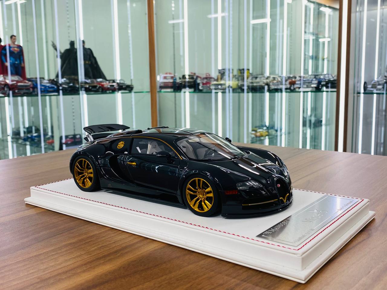 1/18 Resin Model - Davis & Giovanni Bugatti Vincero Mansory in Carbon Fiber with White/Black Interior, Limited to 30 Pieces