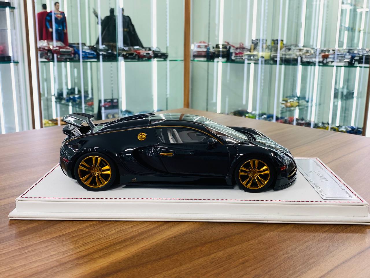 1/18 Resin Model - Davis & Giovanni Bugatti Vincero Mansory in Carbon Fiber with White/Black Interior, Limited to 30 Pieces