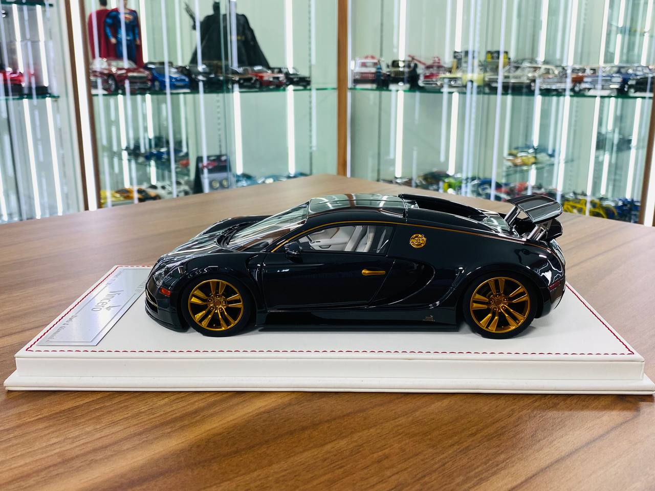 1/18 Resin Model - Davis & Giovanni Bugatti Vincero Mansory in Carbon Fiber with White/Black Interior, Limited to 30 Pieces