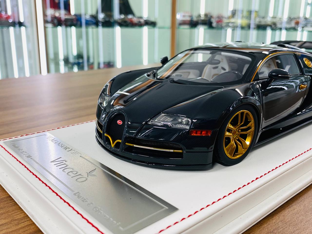 1/18 Resin Model - Davis & Giovanni Bugatti Vincero Mansory in Carbon Fiber with White/Black Interior, Limited to 30 Pieces