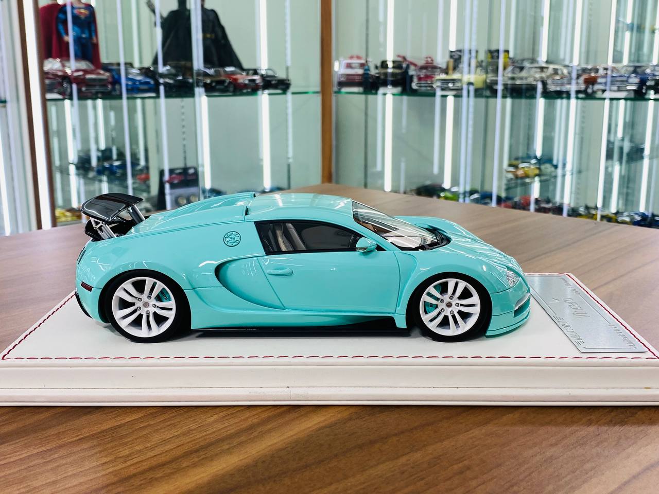 1/18 Resin - Davis & Giovanni Bugatti Vincero Mansory in Tiffany Blue, 01/01 Limited Edition