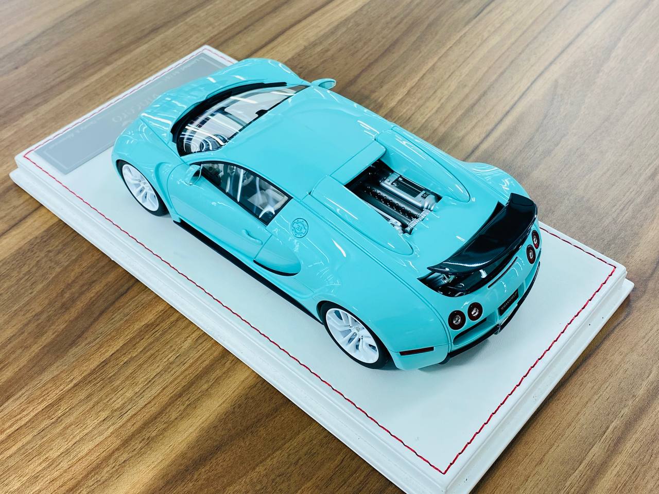 1/18 Resin - Davis & Giovanni Bugatti Vincero Mansory in Tiffany Blue, 01/01 Limited Edition