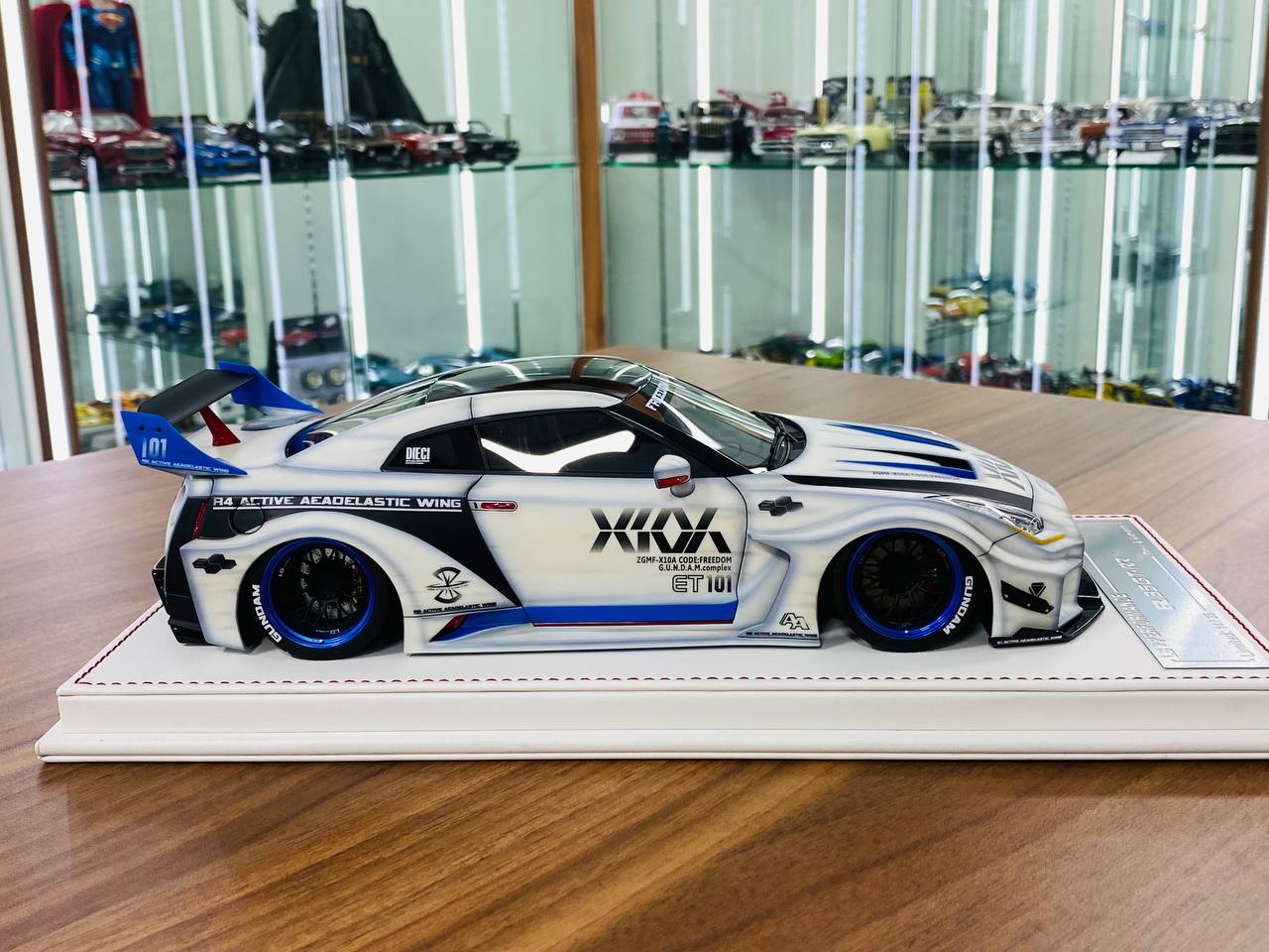 1/18 Resin - Davis & Giovanni Nissan R35 GT-R LBWK  | Matt White Graphic Decals, Limited 35 Pcs