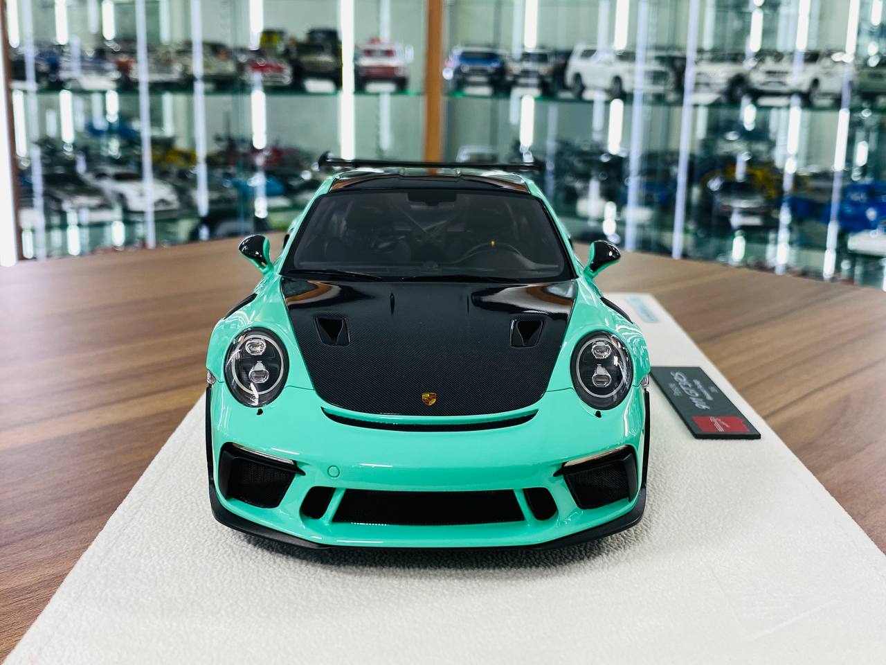 1/18 Resin Make Up Limited Edition Porsche 911 GT3 RS (2018) in Mint Green