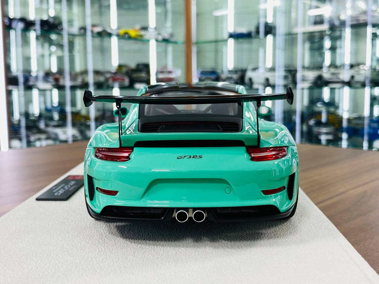 1/18 Resin Make Up Limited Edition Porsche 911 GT3 RS (2018) in Mint Green