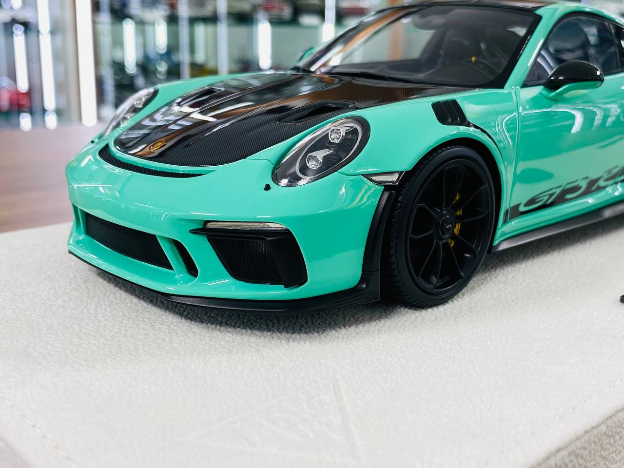 1/18 Resin Make Up Limited Edition Porsche 911 GT3 RS (2018) in Mint Green