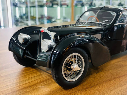 1/18 Diecast Model Solido Bugatti Type 57 SC Atlantic - Black