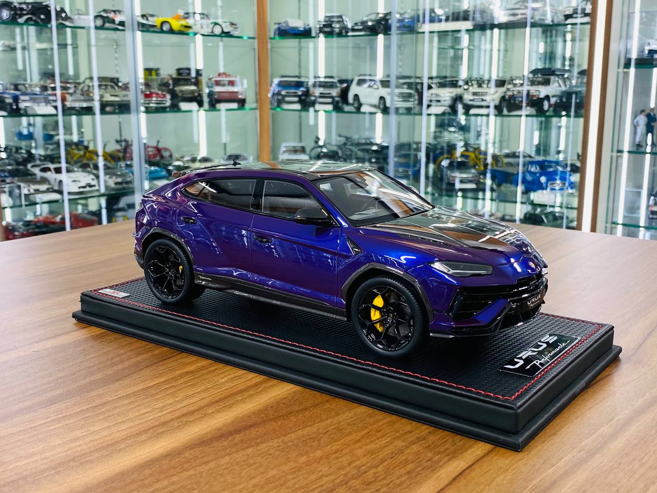 MR Collection Lamborghini URUS Performante [Resin Purple | 1/18 Limited Edition ]