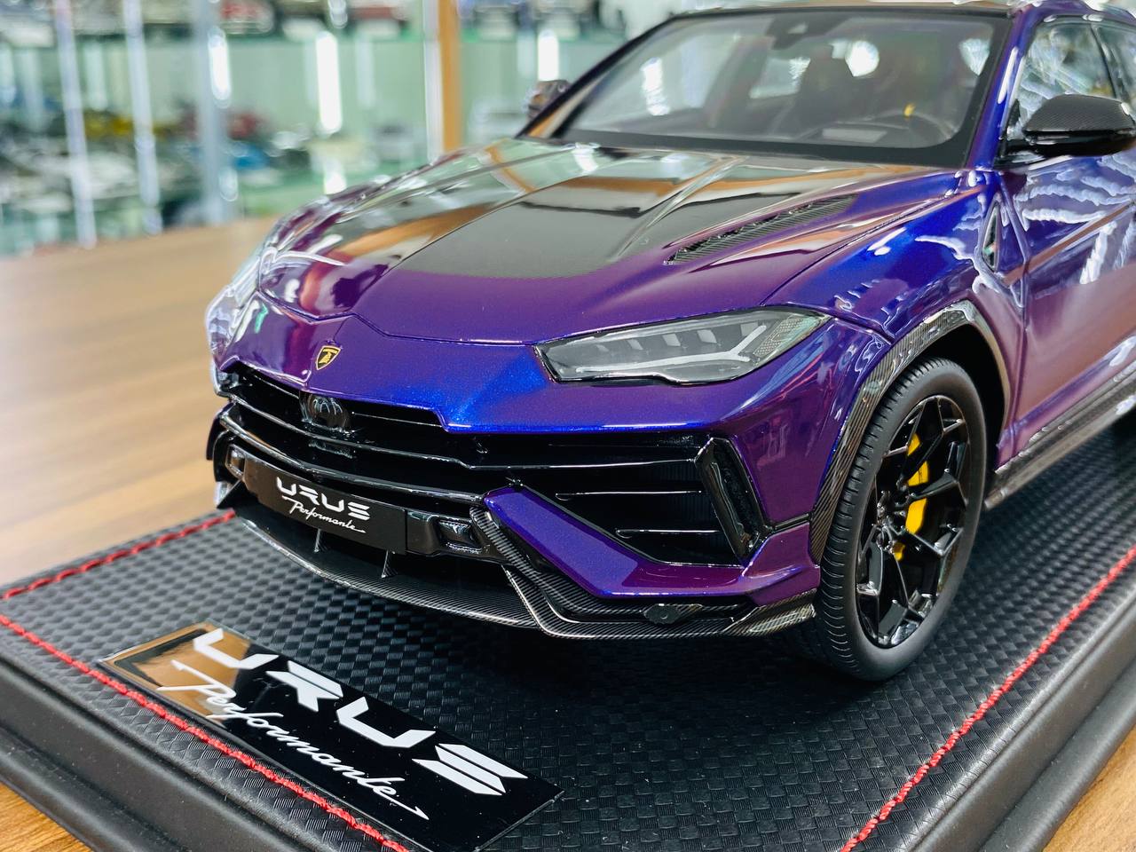 MR Collection Lamborghini URUS Performante [Resin Purple | 1/18 Limited Edition ]