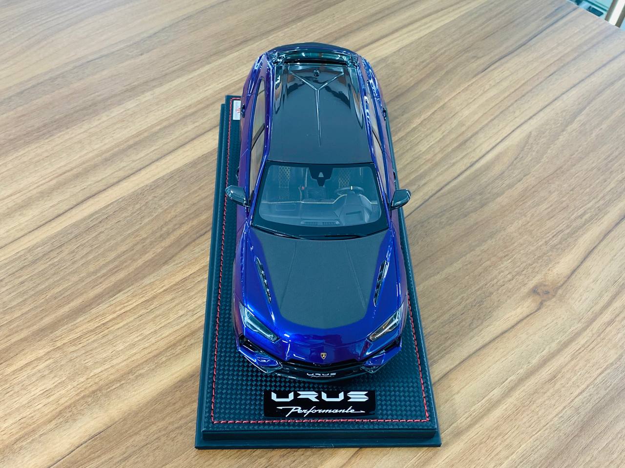 MR Collection Lamborghini URUS Performante [Resin Purple | 1/18 Limited Edition ]