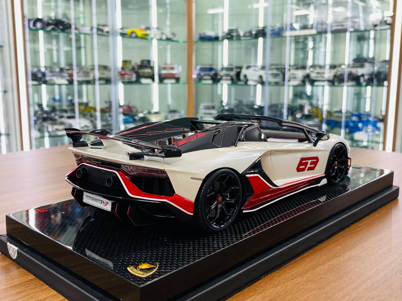 1/18 MR Collection Lamborghini Aventador Roadster SVJ #63 | 01/01 –  dturman.com