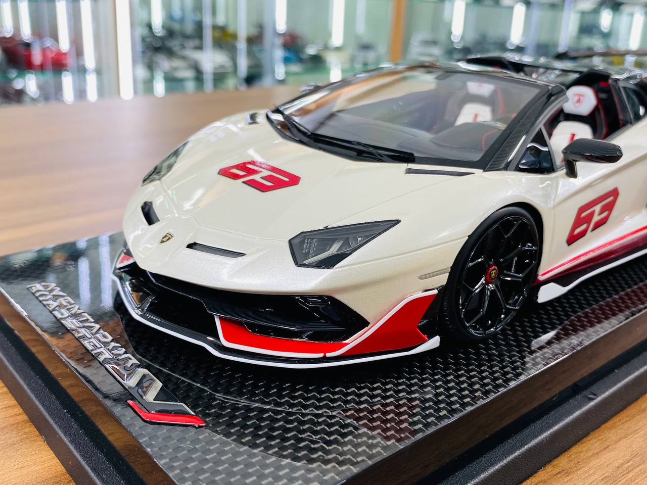 1/18 MR Collection Lamborghini Aventador Roadster SVJ #63 | 01/01 –  dturman.com