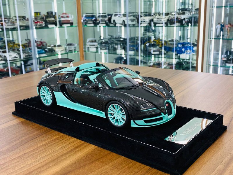 1/18 Resin - H&H Bugatti Veyron 16.4 Grand Sport Vitesse in Tiffany Carbon, Limited to 10 Pcs