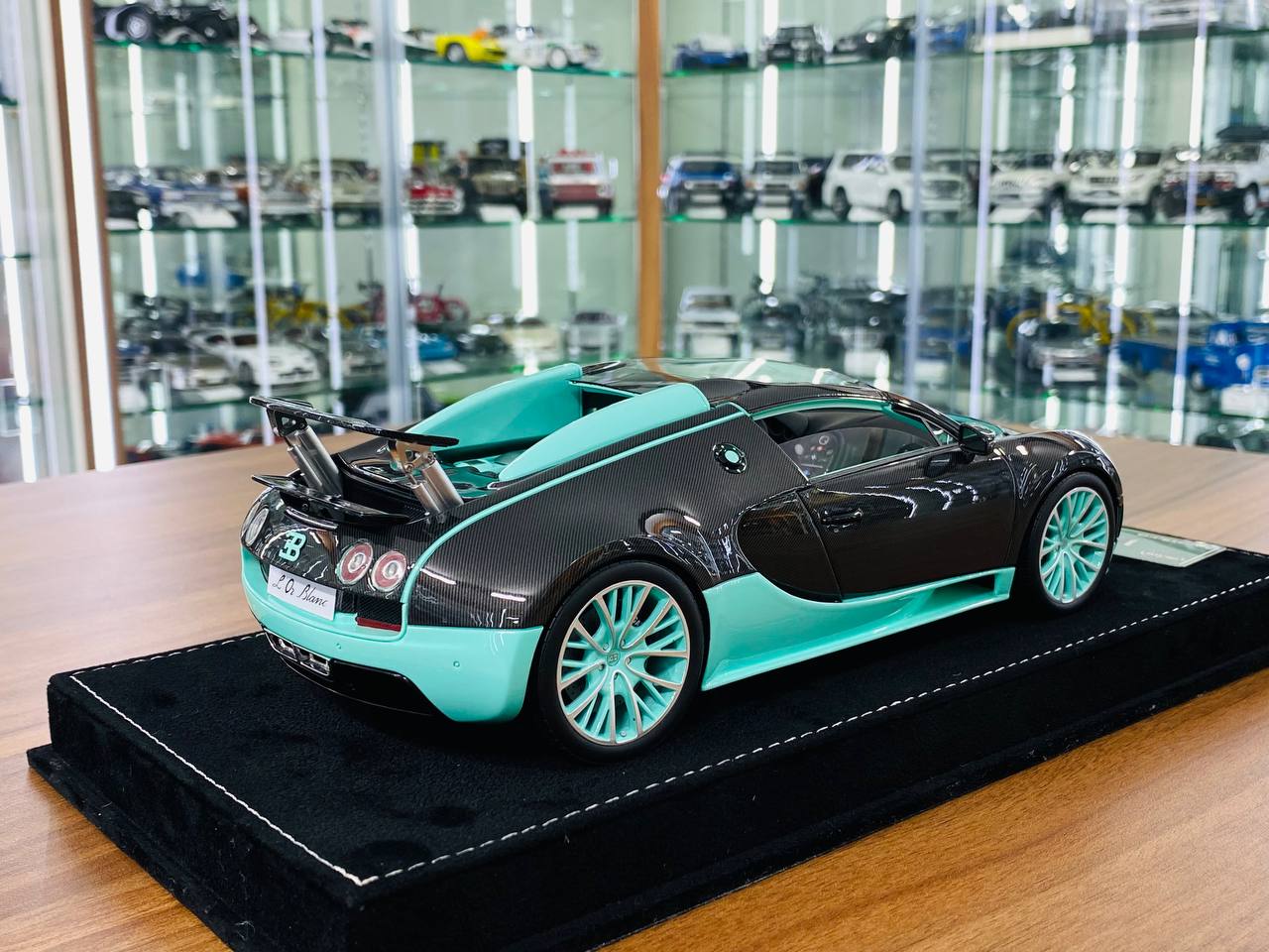 1/18 Resin - H&H Bugatti Veyron 16.4 Grand Sport Vitesse in Tiffany Carbon, Limited to 10 Pcs