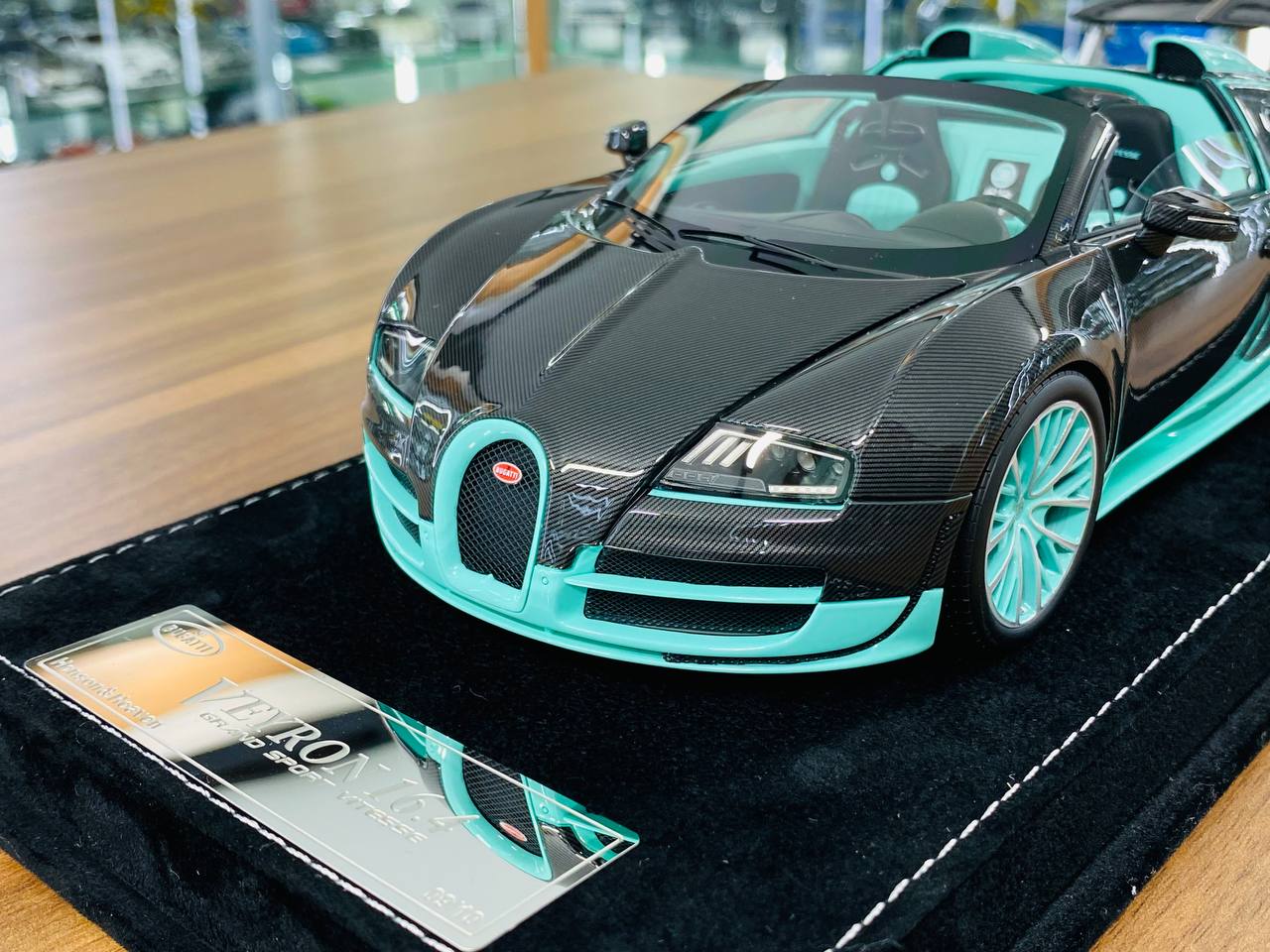 1/18 Resin - H&H Bugatti Veyron 16.4 Grand Sport Vitesse in Tiffany Carbon, Limited to 10 Pcs