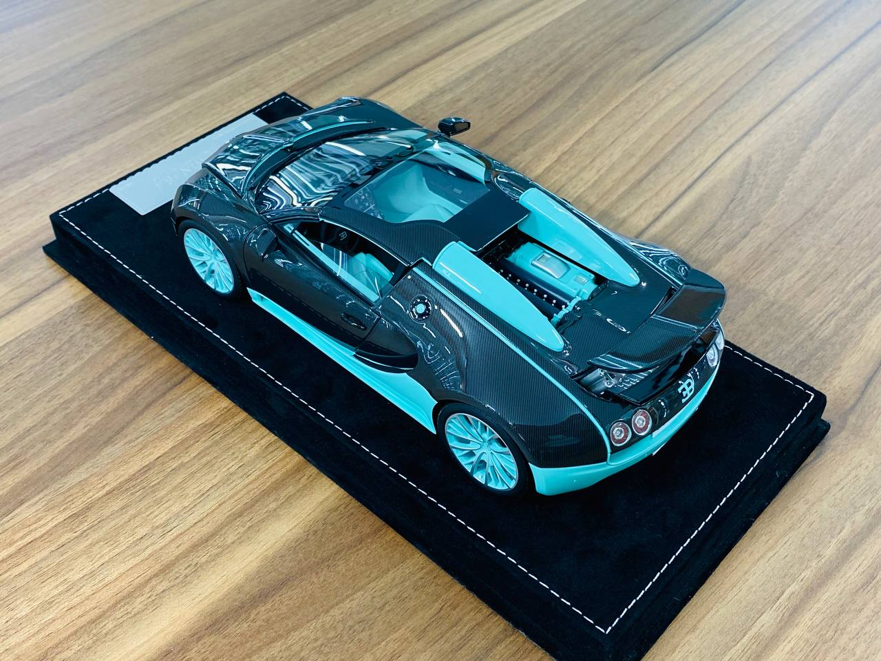 1/18 Resin - H&H Bugatti Veyron 16.4 Grand Sport Vitesse in Tiffany Carbon, Limited to 10 Pcs